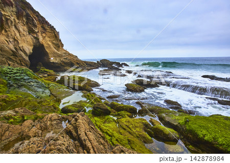 Laguna Beach Sea Cave and Rocky Cove at Thousand Steps Beach with Ocean Waves Laguna Beach Sea Cave and Rocky Cove at Thousand Steps Beach with Ocean Waves 142878984