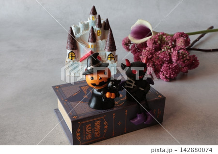 花と雑貨でハロウィーンイメージ 花と雑貨でハロウィーンイメージ 142880074
