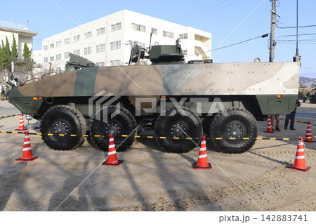 陸上自衛隊のパトリアAMV装甲人員輸送車 142883741