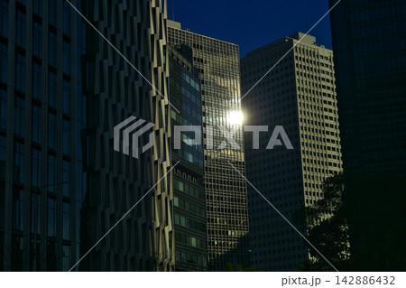 大阪梅田の百貨店周辺の情景 大阪梅田の百貨店周辺の情景 142886432