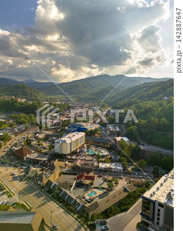 Gatlinburg, scenic mountain town in Tennessee with main Parkway full of restaurants, souvenir shops and entertainment venues in Appalachian region. 142887647