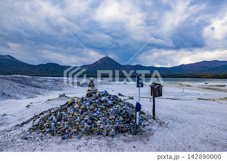 青森県　恐山の秋景色　 142890000