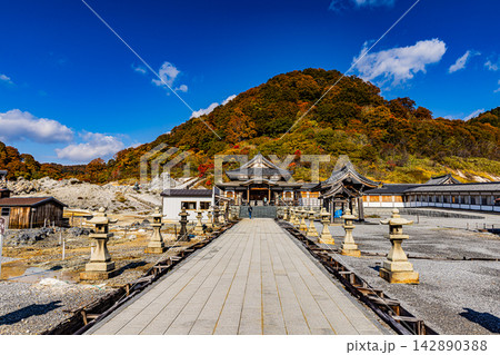 青森県　恐山の秋景色　 142890388