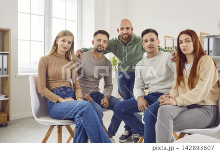 Group portrait of people, friends gathered together sitting close for communication 142893607