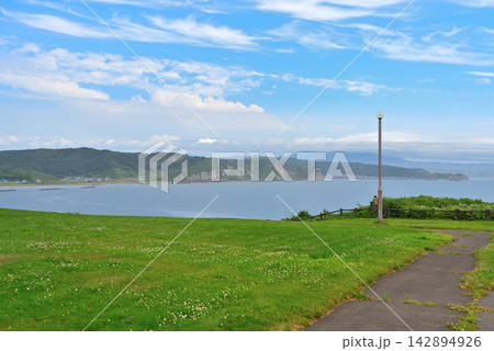 北海道・元和台海浜公園に隣接する元和台緑地広場の開放的な眺め・北海道乙部町(3) 142894926