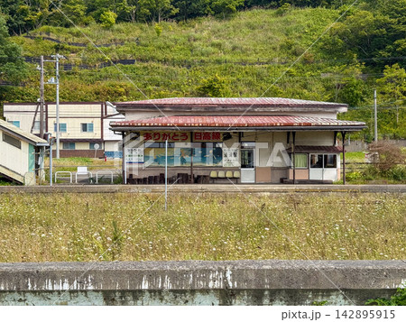 旧JR日高線のかつての浦河駅（現在は廃駅） 142895915