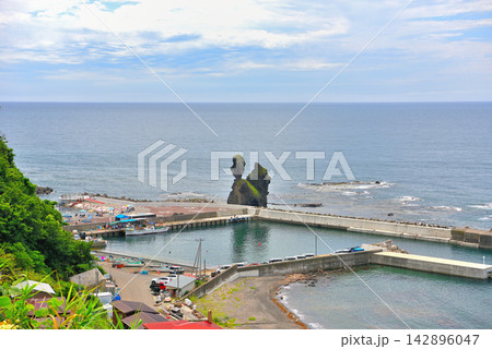北海道・道の駅ルート229元和台付近の国道から眺める元和台海浜公園・北海道乙部町(2) 142896047