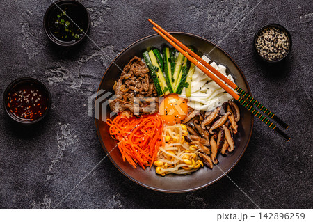 Bibimbap with colorful vegetables, beef, and egg 142896259