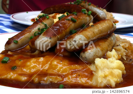 Savory Sausage and Mash with Rich Gravy - Traditional Comfort Food for Culinary Delights 142896574