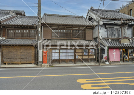 レトロな町並み 142897398