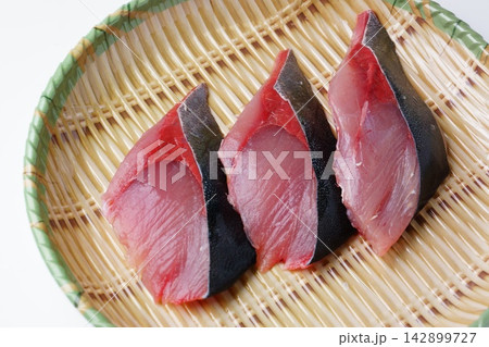 ブリの切身食材 142899727