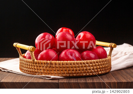 fresh Red Flesh Plum Fruit With Sweet Juicy Texture fresh Red Flesh Plum Fruit With Sweet Juicy Texture 142902803