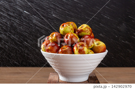 fresh Chinese Jujube Fruit With Sweet Crisp Texture 142902970