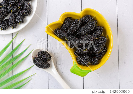fresh Large Black Mulberries Rich in Antioxidants fresh Large Black Mulberries Rich in Antioxidants 142903060