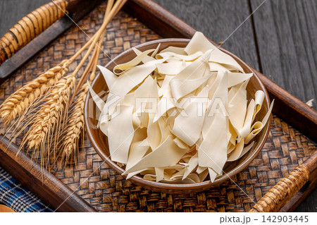 dried Wheat Noodle Flakes Raw Flat Pasta Pieces dried Wheat Noodle Flakes Raw Flat Pasta Pieces 142903445