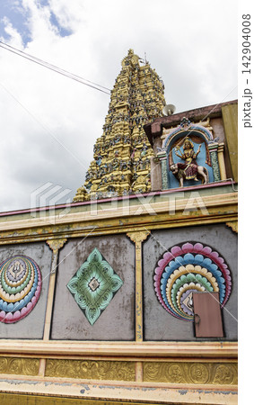 Hindu temple, Hinduism 142904008