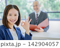 面接で成功するイメージ　女性 142904057