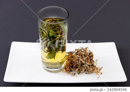 dandelion Herbal Tea Made from Dried Leaves 142904546