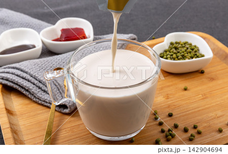 chinese Jianbing Guozi Flavor Milk Traditional Breakfast Beverage 142904694