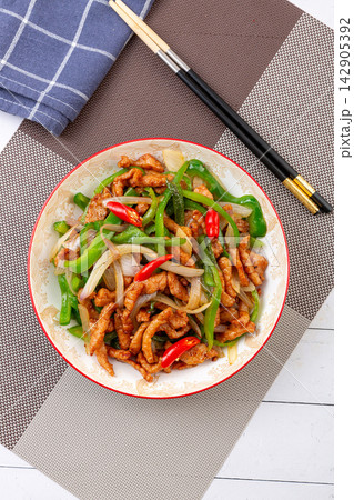 stir-Fried Pork Strips with Green Peppers, Classic Chinese Home Dish stir-Fried Pork Strips with Green Peppers, Classic Chinese Home Dish 142905392