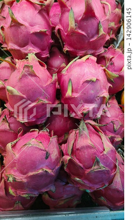 Close up of a pile of fresh pink dragon fruits in a market display Close up of a pile of fresh pink dragon fruits in a market display 142906145