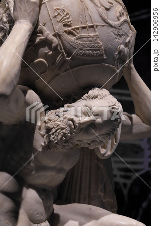 2025大阪・関西万博、イタリア館展示の古代ローマ大理石彫刻ファルネーゼのアトラス 2025大阪・関西万博、イタリア館展示の古代ローマ大理石彫刻ファルネーゼのアトラス 142906956