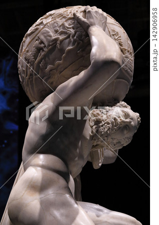 2025大阪・関西万博、イタリア館展示の古代ローマ大理石彫刻ファルネーゼのアトラス 2025大阪・関西万博、イタリア館展示の古代ローマ大理石彫刻ファルネーゼのアトラス 142906958