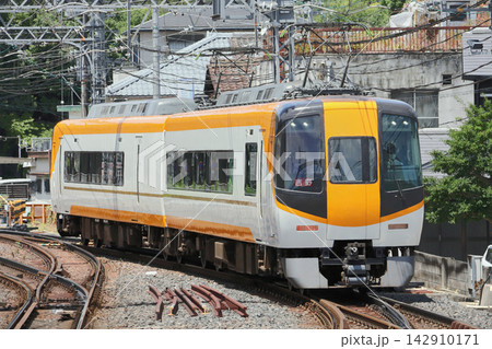 近畿日本鉄道、近鉄南大阪線の16400系特急列車 142910171