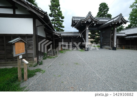京都御所の堺町御門 京都御所の堺町御門 142910882