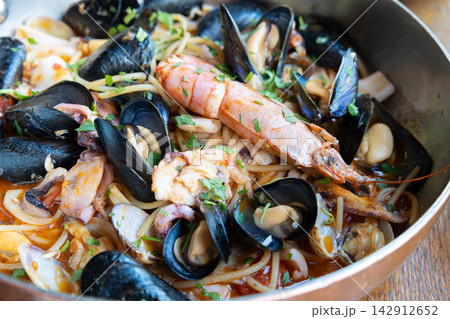 おいしいフランスのシーフードパスタ おいしいフランスのシーフードパスタ 142912652