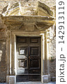 A wooden door in an ancient building in Urbino, Italy 142913119