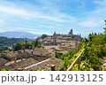 Panoramic view of Urbino, Italy 142913125
