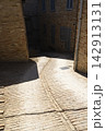 A brick alleyway in the historic center of Urbino, Italy 142913131