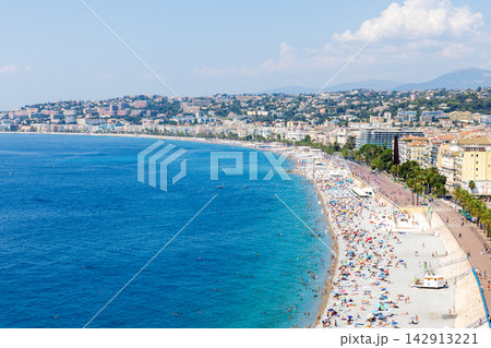 真夏の南フランスのニースの海の風景 真夏の南フランスのニースの海の風景 142913221