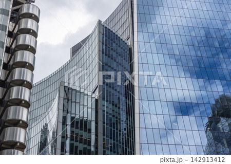 Futuristic architecture and office towers in city of London Futuristic architecture and office towers in city of London 142913412