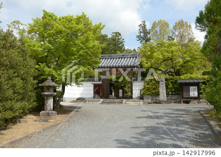 圓成寺 入口の参道 京都市北区鷹峯北鷹峯町 圓成寺 入口の参道 京都市北区鷹峯北鷹峯町 142917996