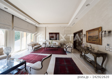 Modern Middle Eastern Arab family gathered in a luxurious bright living room with traditional rugs 142922620