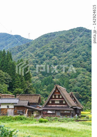 富山県南砺市の五箇山集落 富山県南砺市の五箇山集落 142924615
