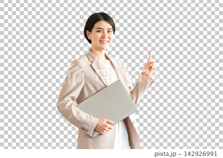 附筆記型電腦的時尚女性、辦公室休閒裝、設計師、女商人 附筆記型電腦的時尚女性、辦公室休閒裝、設計師、女商人 142926991