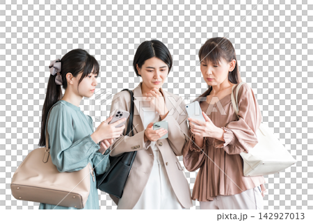 一位女商人對自己的智慧型手機產生懷疑（垃圾郵件、詐欺、冒充、盜用） 142927013
