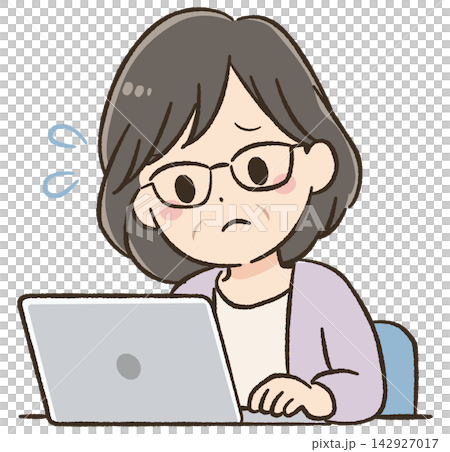60代女性の日常生活・コミュニケーション素材　ノートPCを見ながら忙しい 142927017
