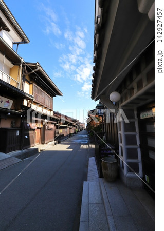 岐阜　高山　飛騨高山　重伝建地区の古い街並み 142927457