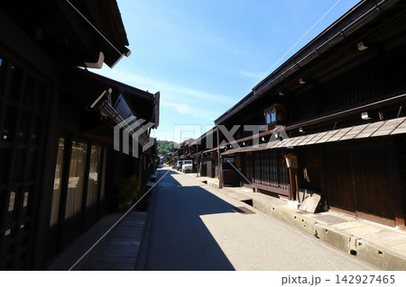 岐阜　高山　飛騨高山　重伝建地区の古い街並み 142927465