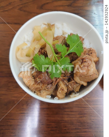 肉とザーサイのミニ丼 肉とザーサイのミニ丼 142932924