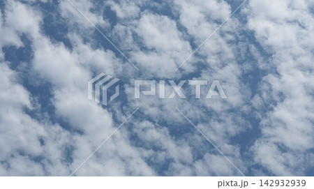 Peaceful Blue Sky with Puffy White Cumulus Clouds 142932939