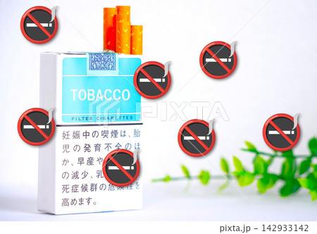 箱入タバコと禁煙マーク 箱入タバコと禁煙マーク 142933142
