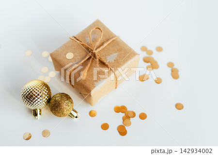 Christmas gift box on white background Christmas gift box on white background 142934002