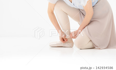 バレエ　女性　足元 142934586