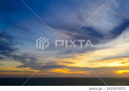 beautiful sunset over the sea beautiful sunset over the sea 142935052