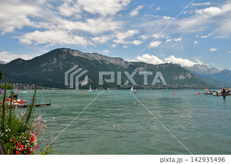 フランス・アヌシー湖の夏の風景（2021年7月） 142935496